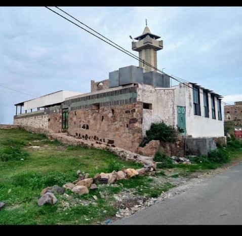 خرافة صاحب الخطوة وسرقة المحراب.. فضيحة نهب أوقاف جامع "بن سهل" بعزلة ذبحان تفجر غضباً شعبياً! - خرافة صاحب الخطوة وسرقة المحراب.. فضيحة نهب أوقاف جامع "بن سهل" بعزلة ذبحان تفجر غضباً شعبياً! -